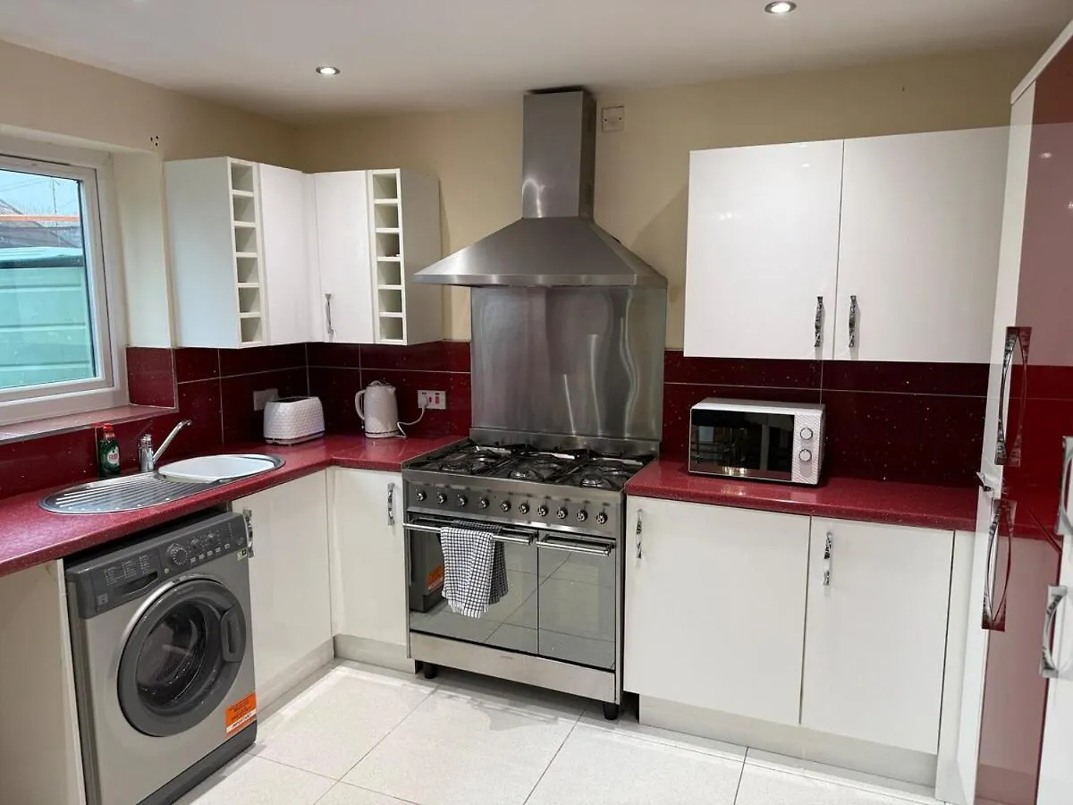 Specious 5Br Home - Near Wollaton Hall, Qmc, City Centre & Nottingham University - Sleeps 9 Reino Unido