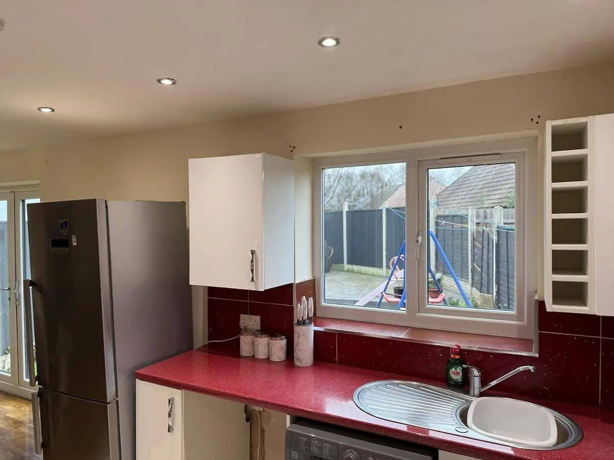Specious 5Br Home - Near Wollaton Hall, Qmc, City Centre & Nottingham University - Sleeps 9