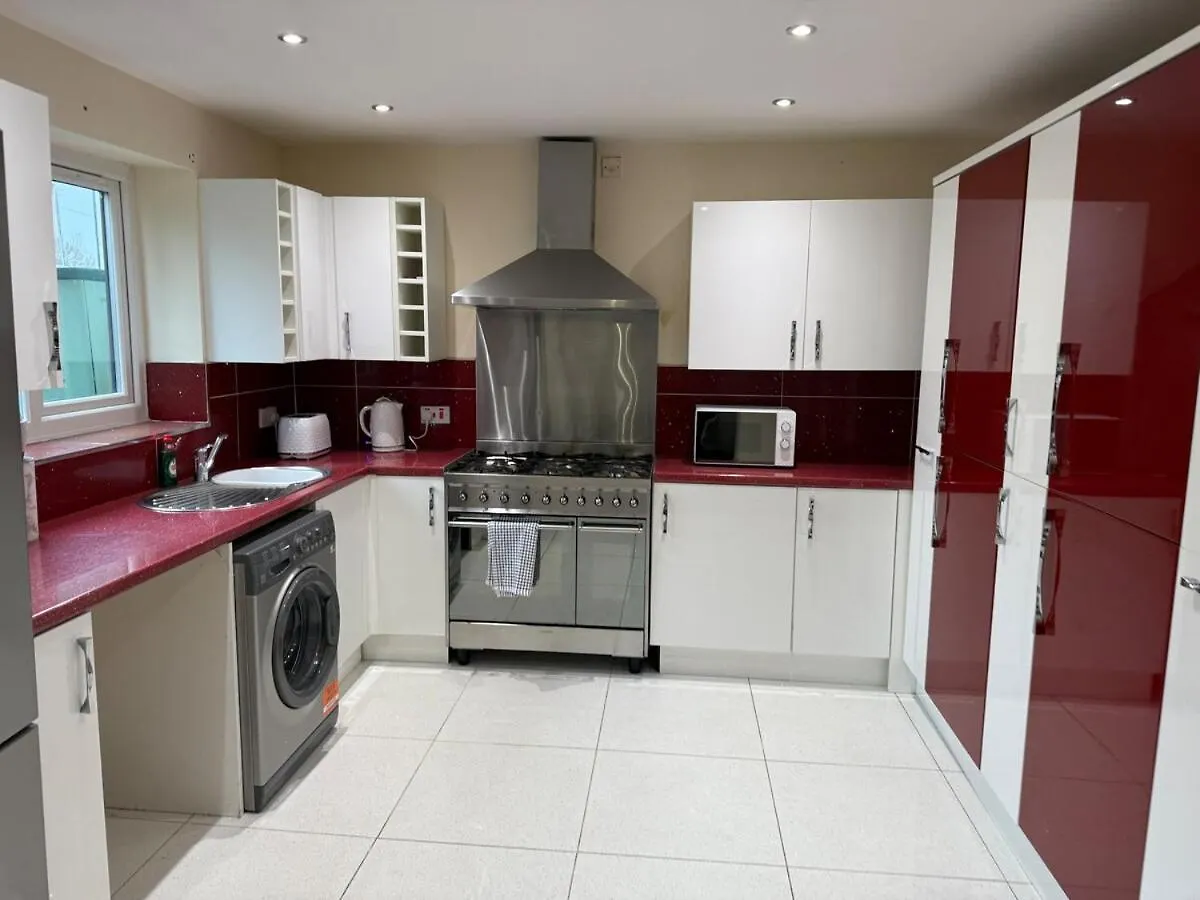 Apartamento Specious 5Br Home - Near Wollaton Hall, Qmc, City Centre & Nottingham University - Sleeps 9