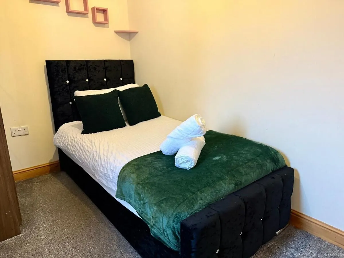 Apartamento Specious 5Br Home - Near Wollaton Hall, Qmc, City Centre & Nottingham University - Sleeps 9