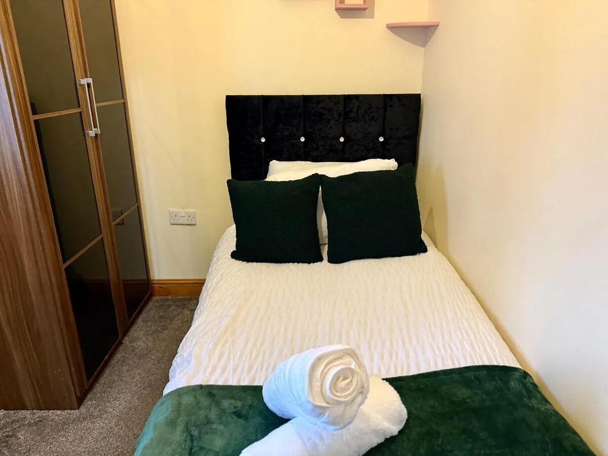 Specious 5Br Home - Near Wollaton Hall, Qmc, City Centre & Nottingham University - Sleeps 9 Apartamento