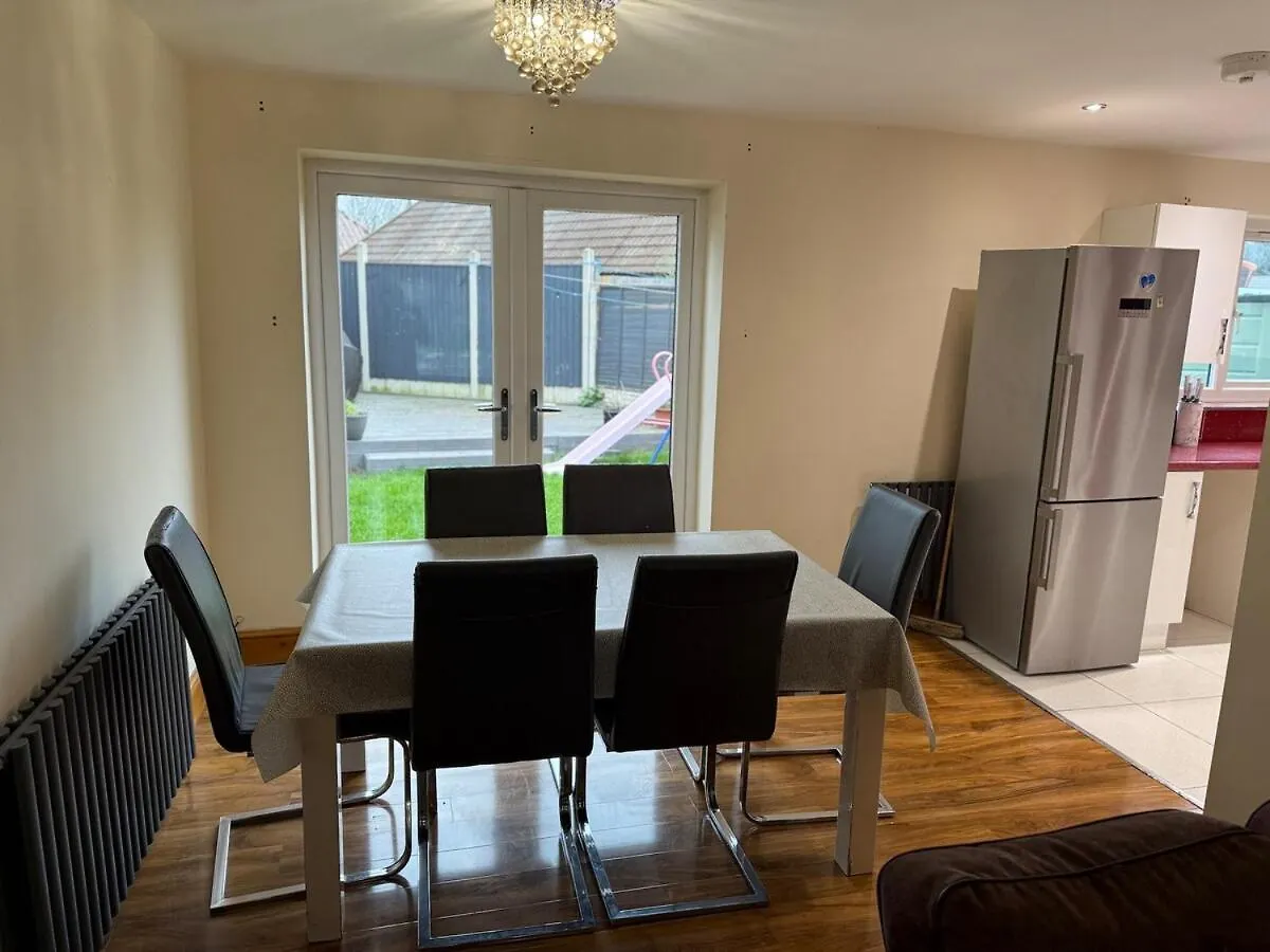 Apartamento Specious 5Br Home - Near Wollaton Hall, Qmc, City Centre & Nottingham University - Sleeps 9 Reino Unido